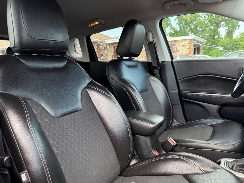 2018 Jeep Compass Image 24