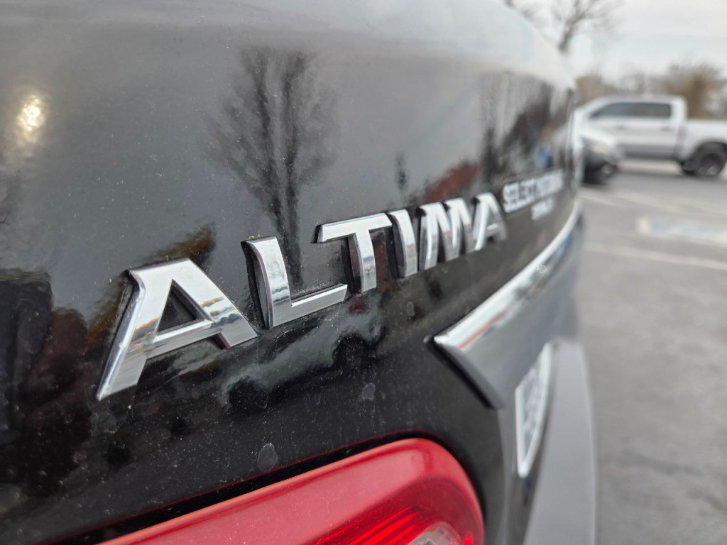 2016 Nissan Altima Image 10
