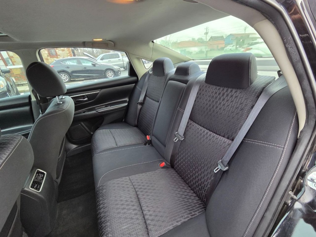 2016 Nissan Altima Image 16