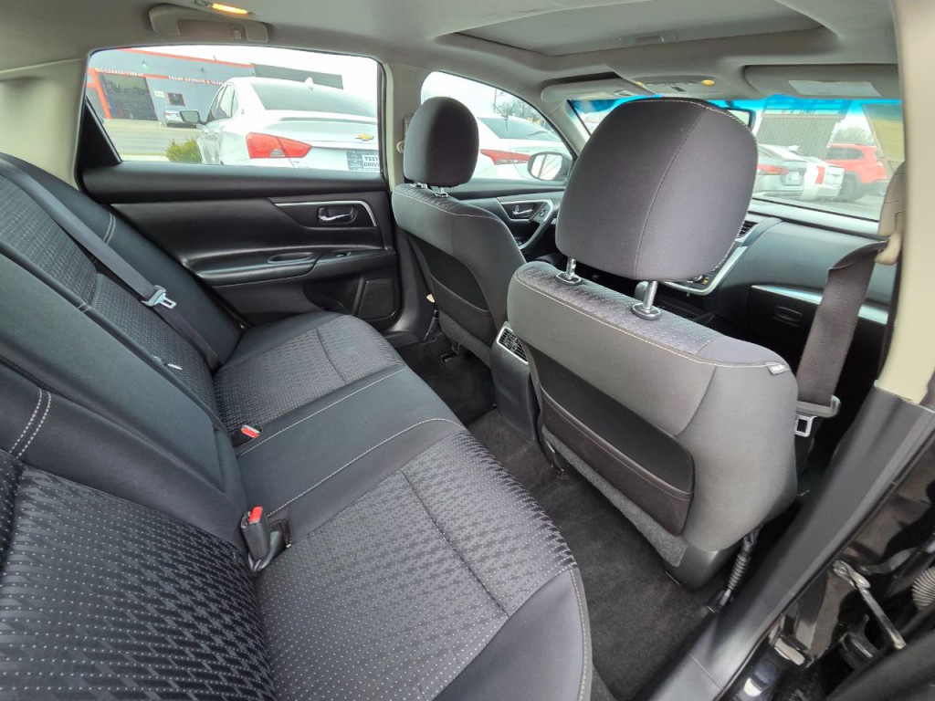2016 Nissan Altima Image 17