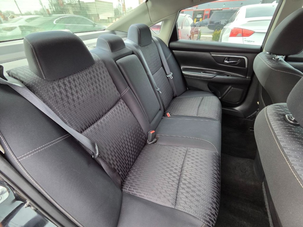 2016 Nissan Altima Image 18