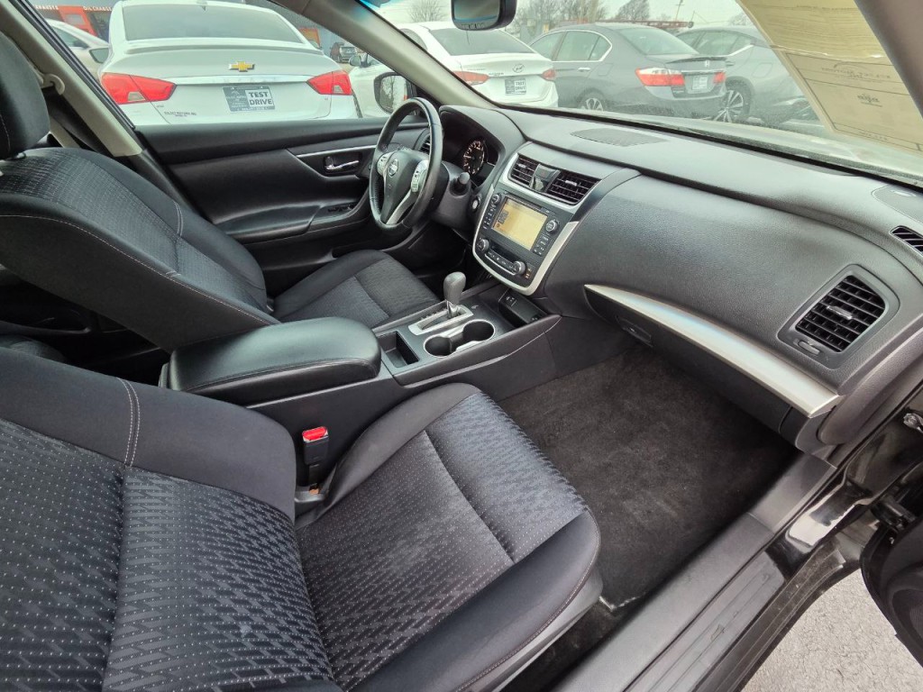 2016 Nissan Altima Image 19