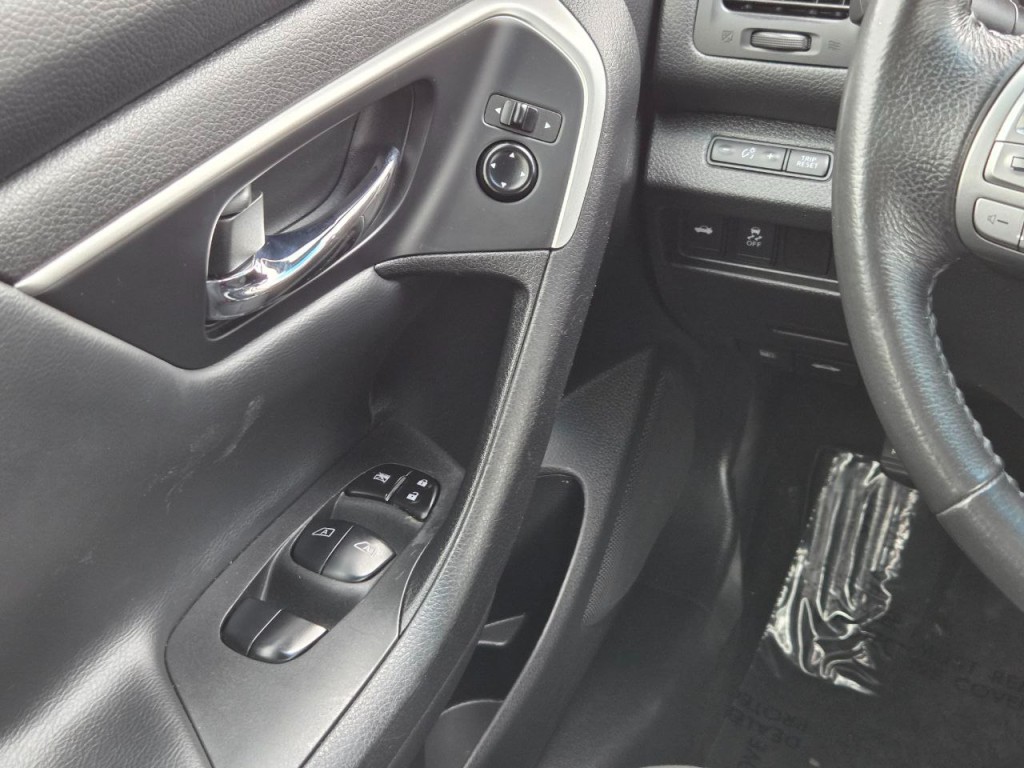 2016 Nissan Altima Image 32