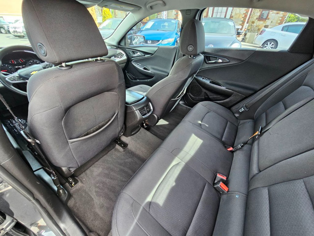 2018 Chevrolet Malibu Image 14