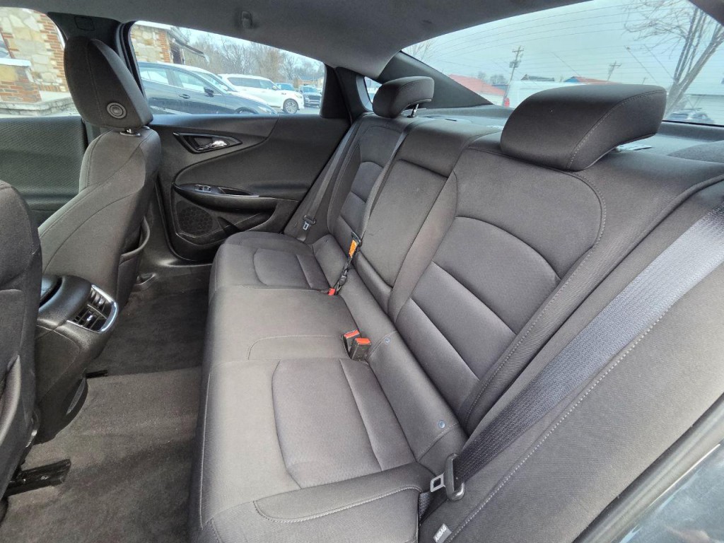 2018 Chevrolet Malibu Image 15