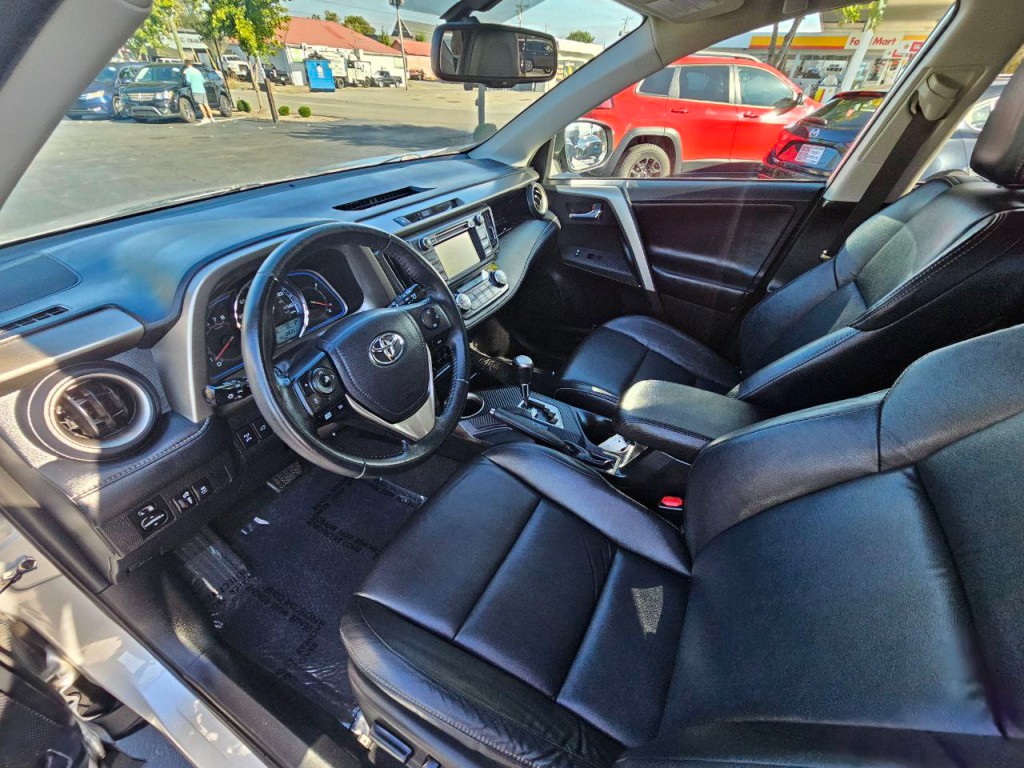 2015 Toyota Rav4 Image 12