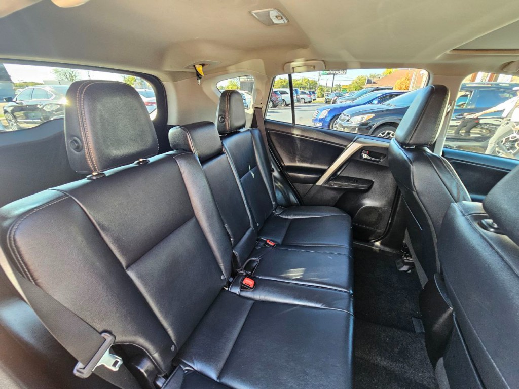 2015 Toyota Rav4 Image 17