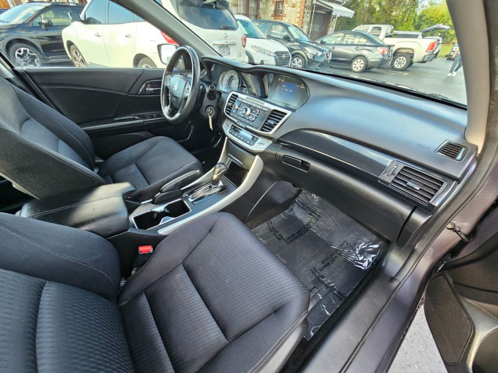 2015 Honda Accord Image 18