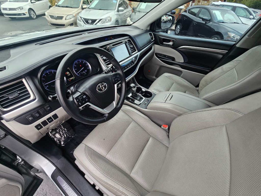 2018 Toyota Highlander Image 12