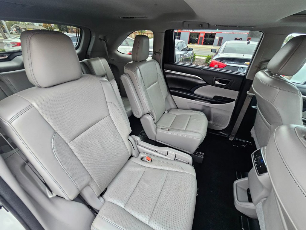 2018 Toyota Highlander Image 17