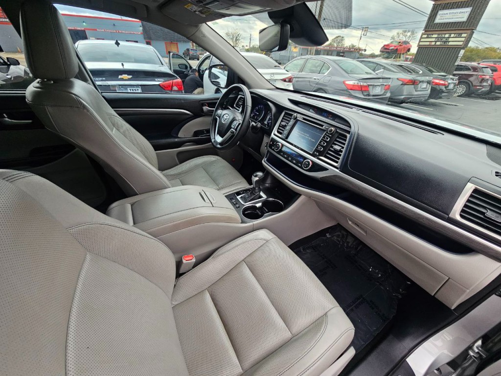 2018 Toyota Highlander Image 18
