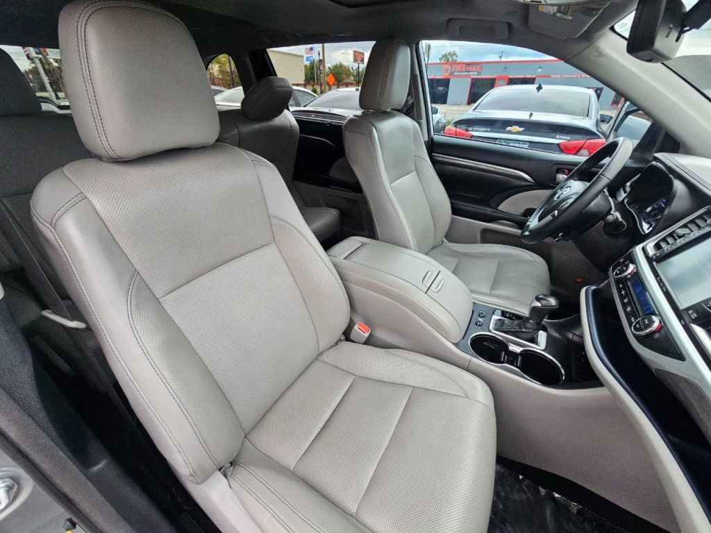 2018 Toyota Highlander Image 19