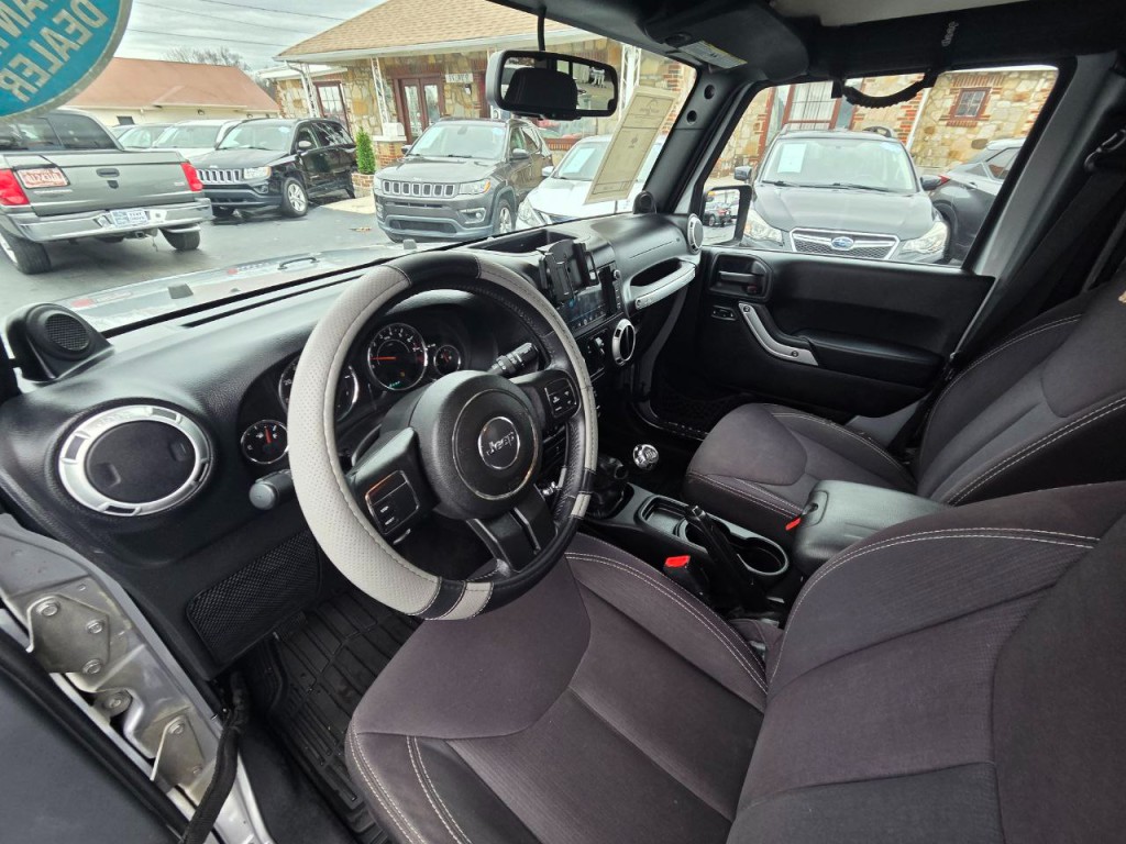 2013 Jeep Wrangler Image 10