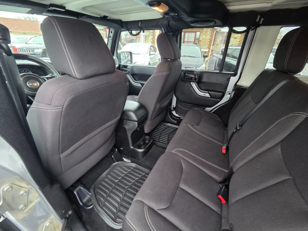 2013 Jeep Wrangler Image 12