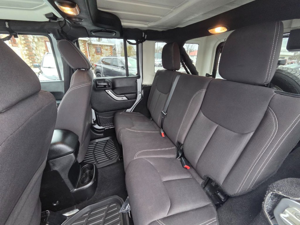 2013 Jeep Wrangler Image 13