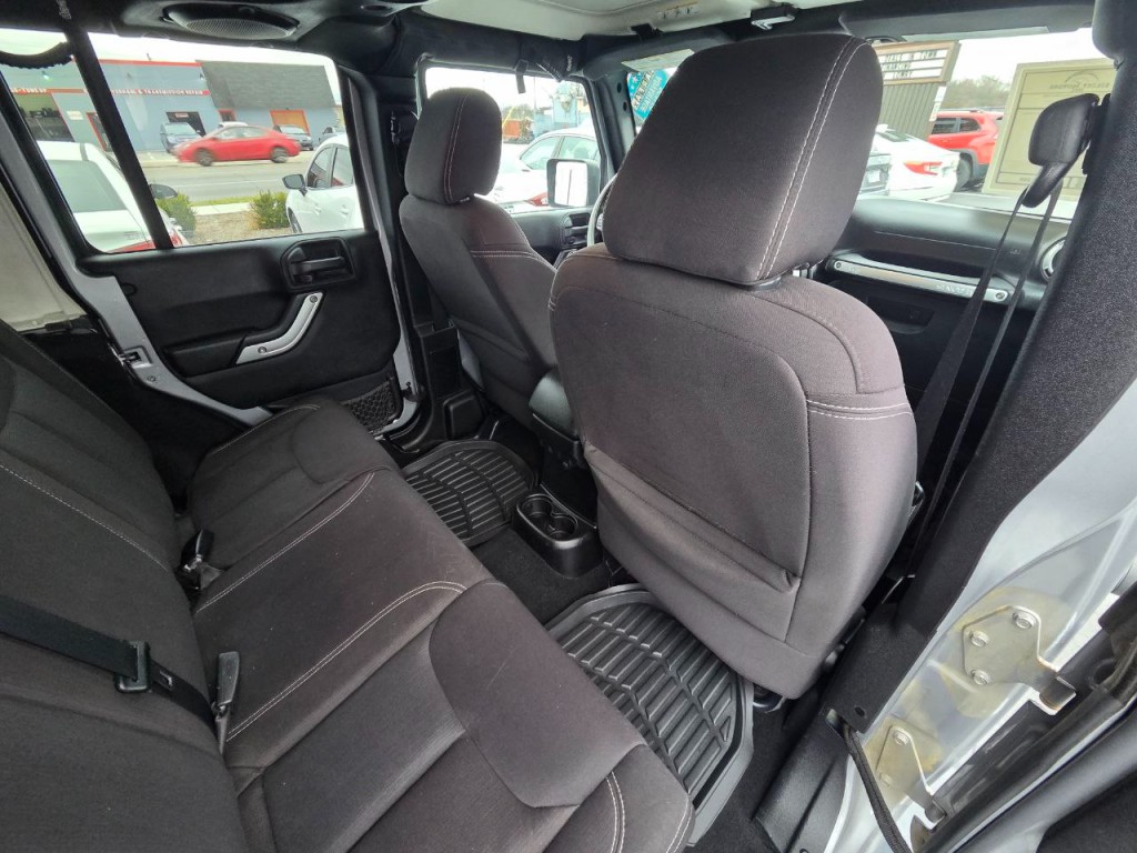 2013 Jeep Wrangler Image 14