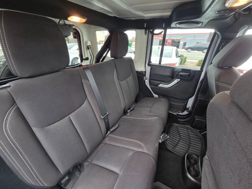 2013 Jeep Wrangler Image 15