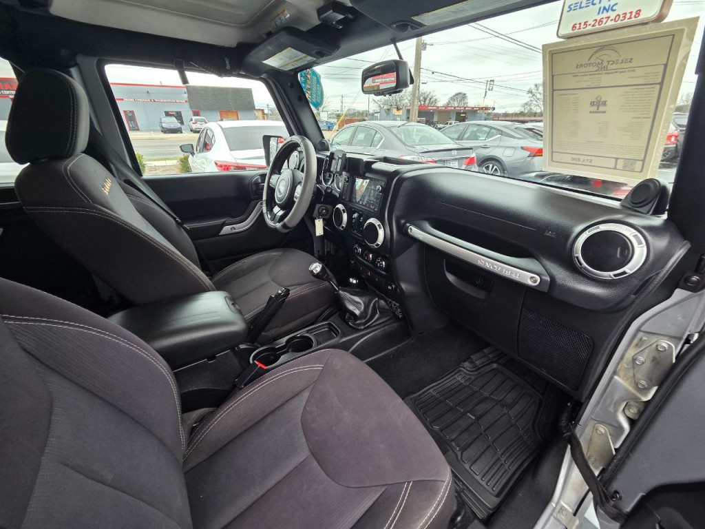 2013 Jeep Wrangler Image 16