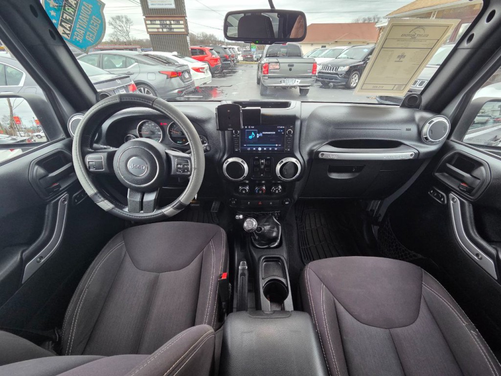 2013 Jeep Wrangler Image 18