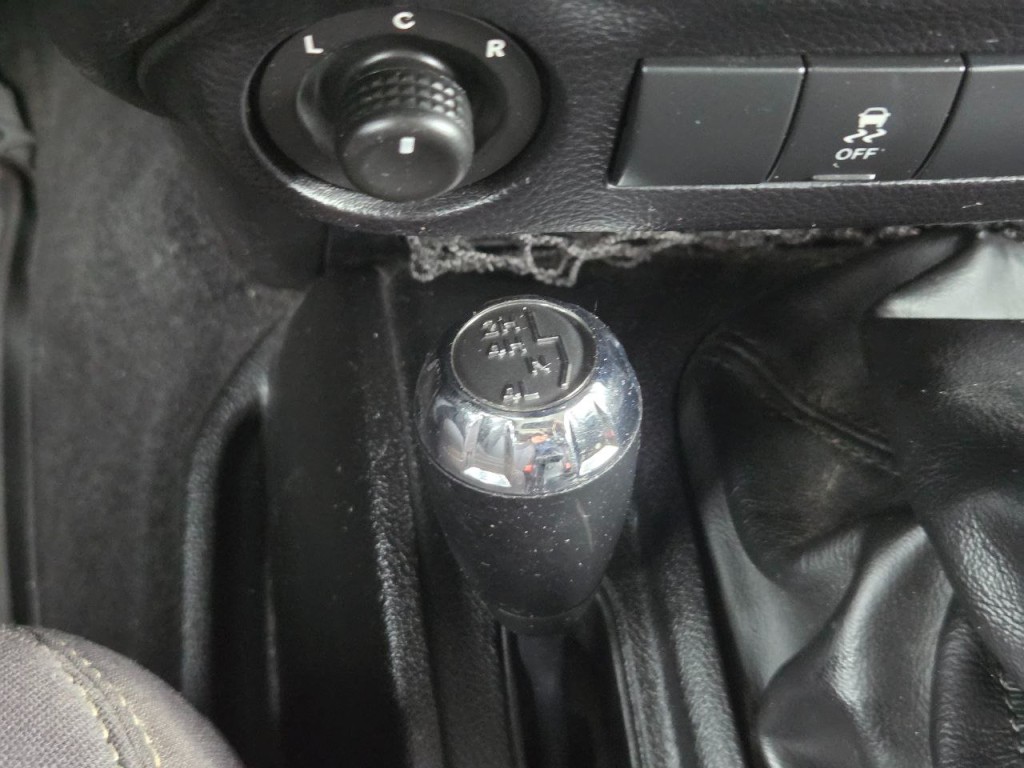 2013 Jeep Wrangler Image 21