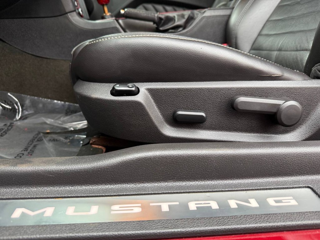 2014 Ford Mustang Image 22