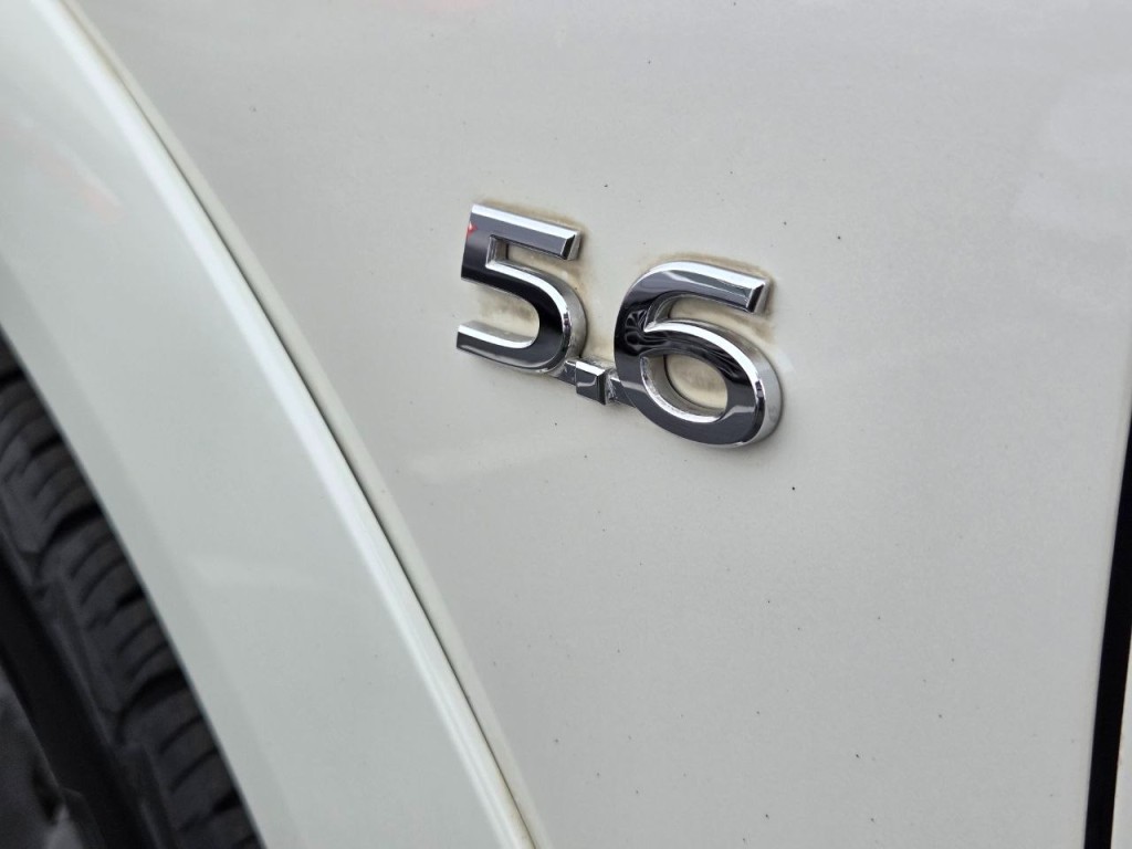 2015 INFINITI QX80 Image 10