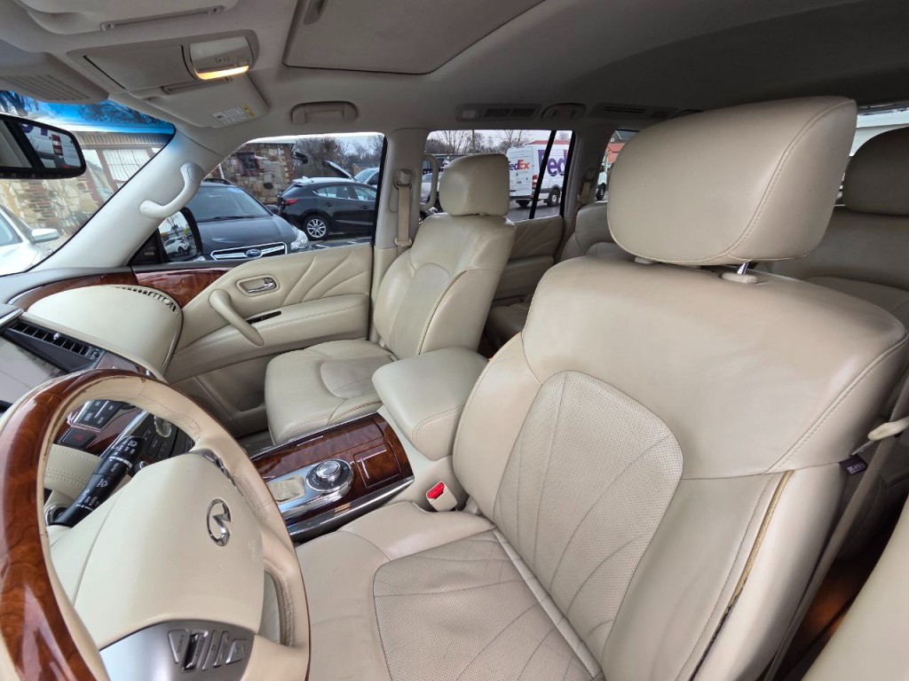 2015 INFINITI QX80 Image 12