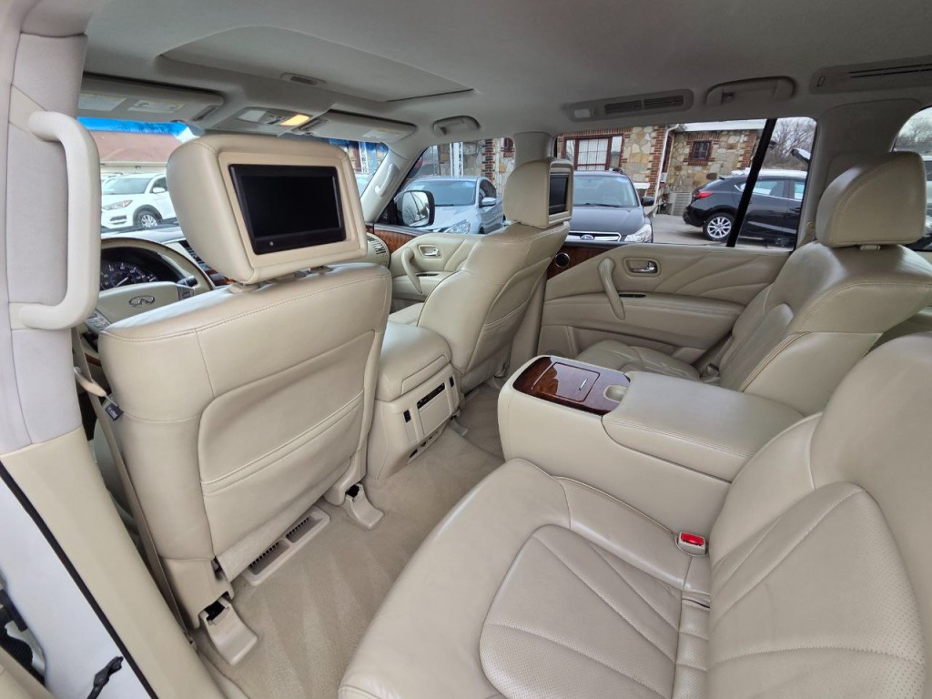 2015 INFINITI QX80 Image 14