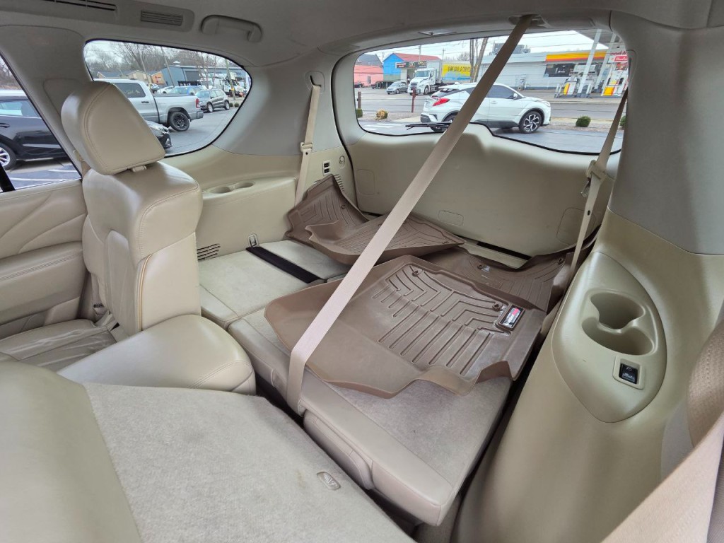 2015 INFINITI QX80 Image 16