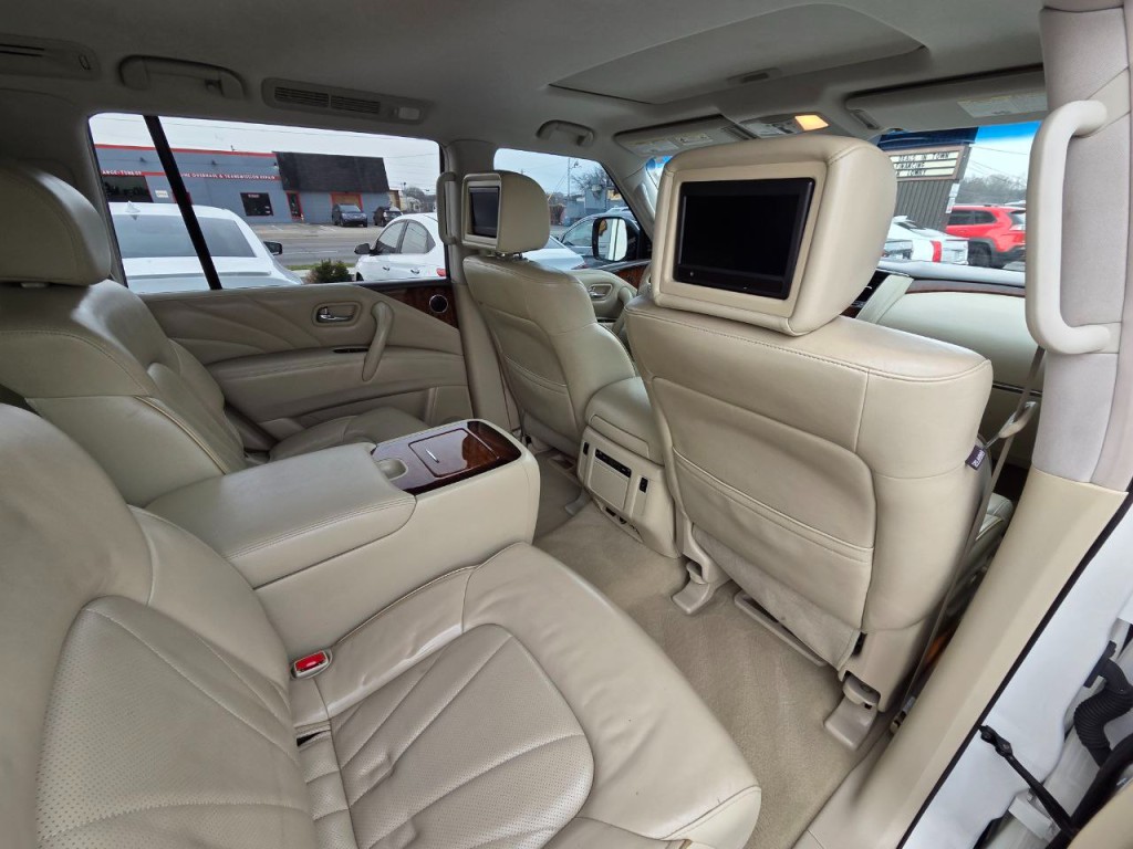 2015 INFINITI QX80 Image 17