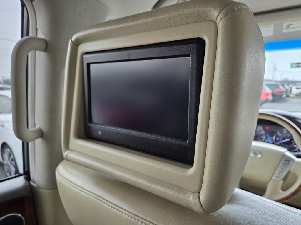 2015 INFINITI QX80 Image 26