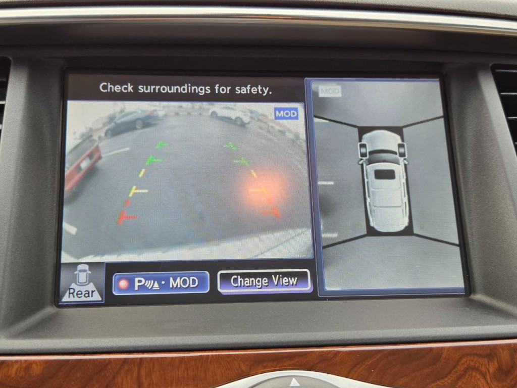 2015 INFINITI QX80 Image 32