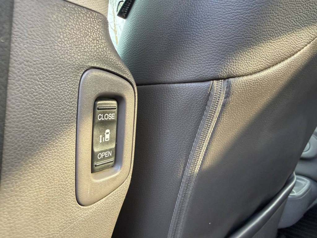 2012 Honda Odyssey Image 20