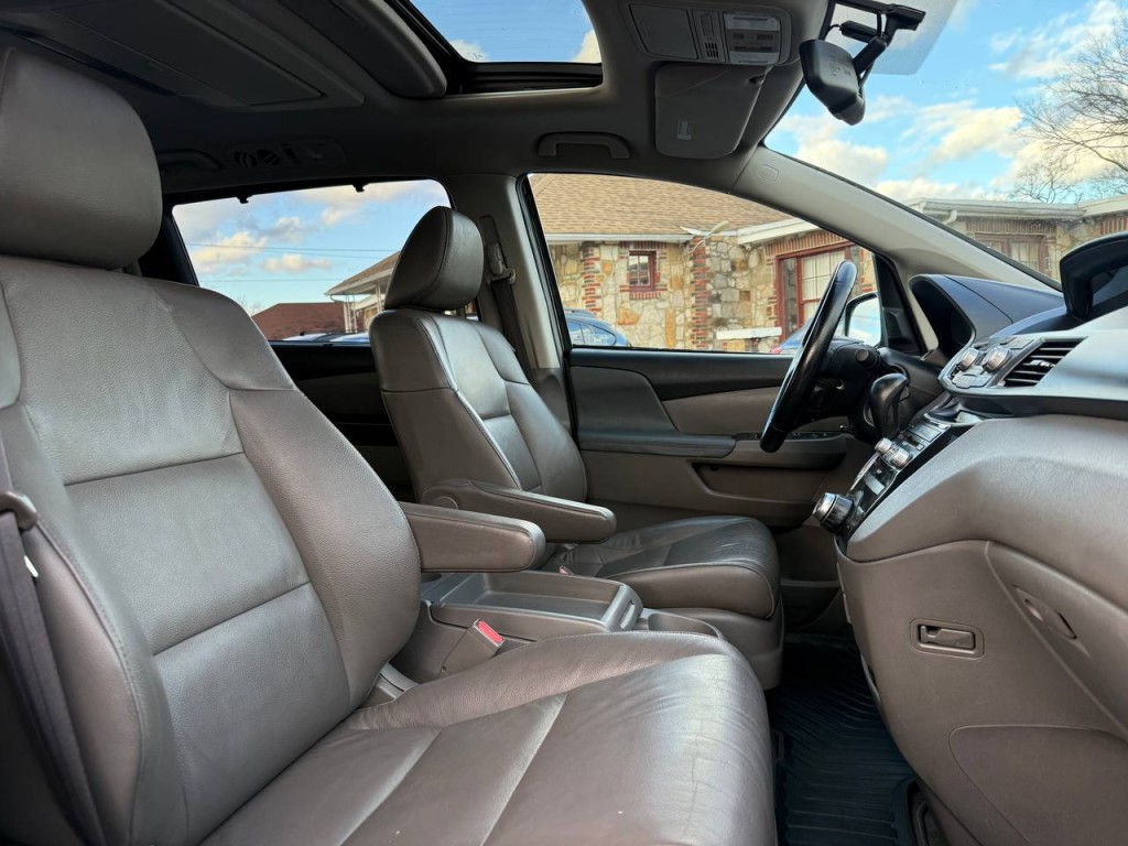 2012 Honda Odyssey Image 32