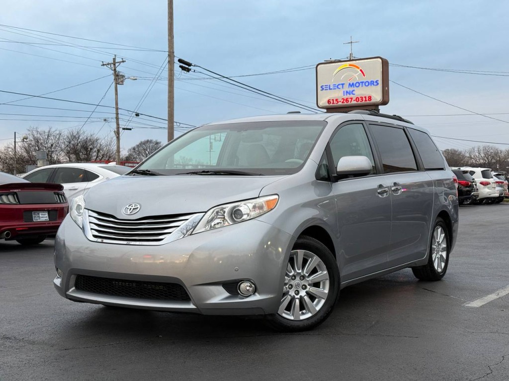 2011 Toyota Sienna Image 2