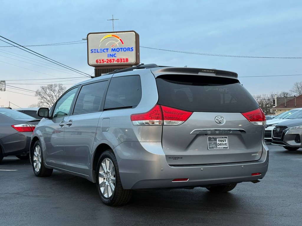 2011 Toyota Sienna Image 4