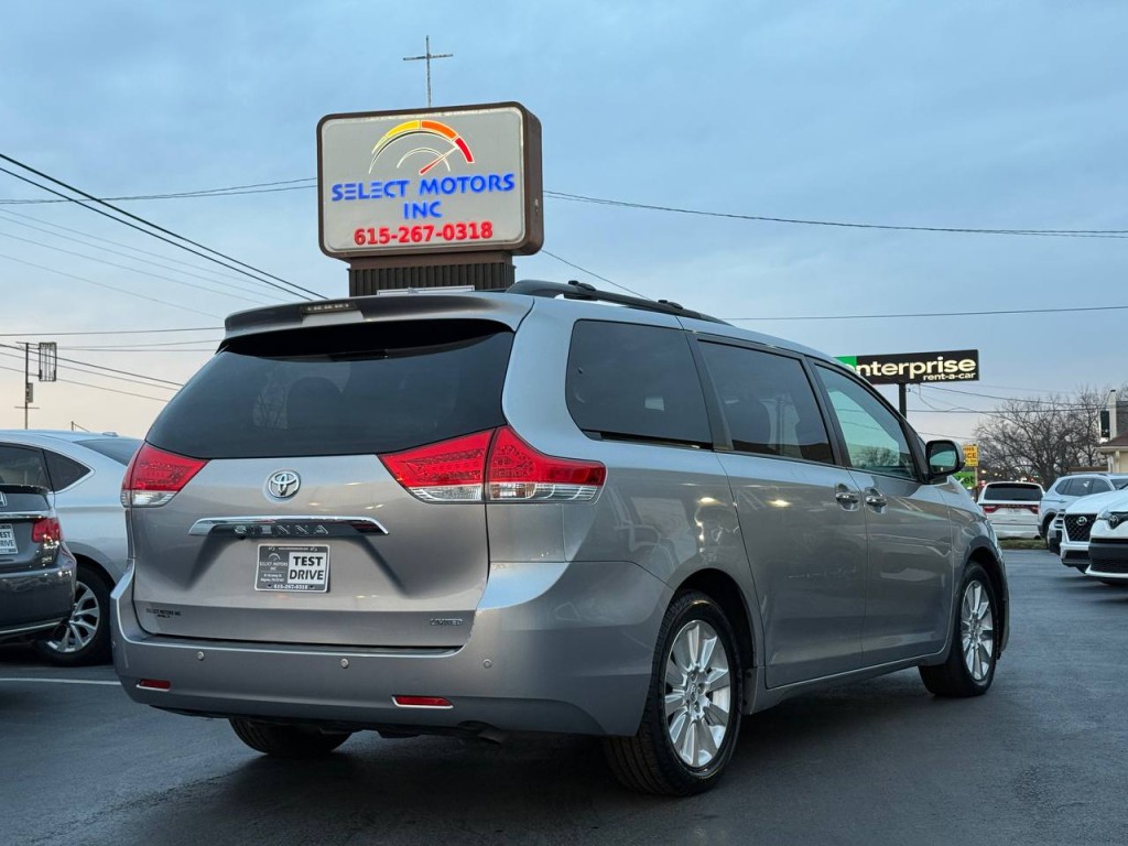 2011 Toyota Sienna Image 5