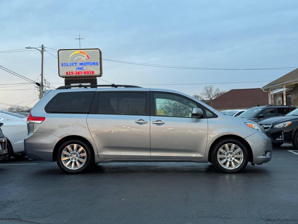 2011 Toyota Sienna Image 6