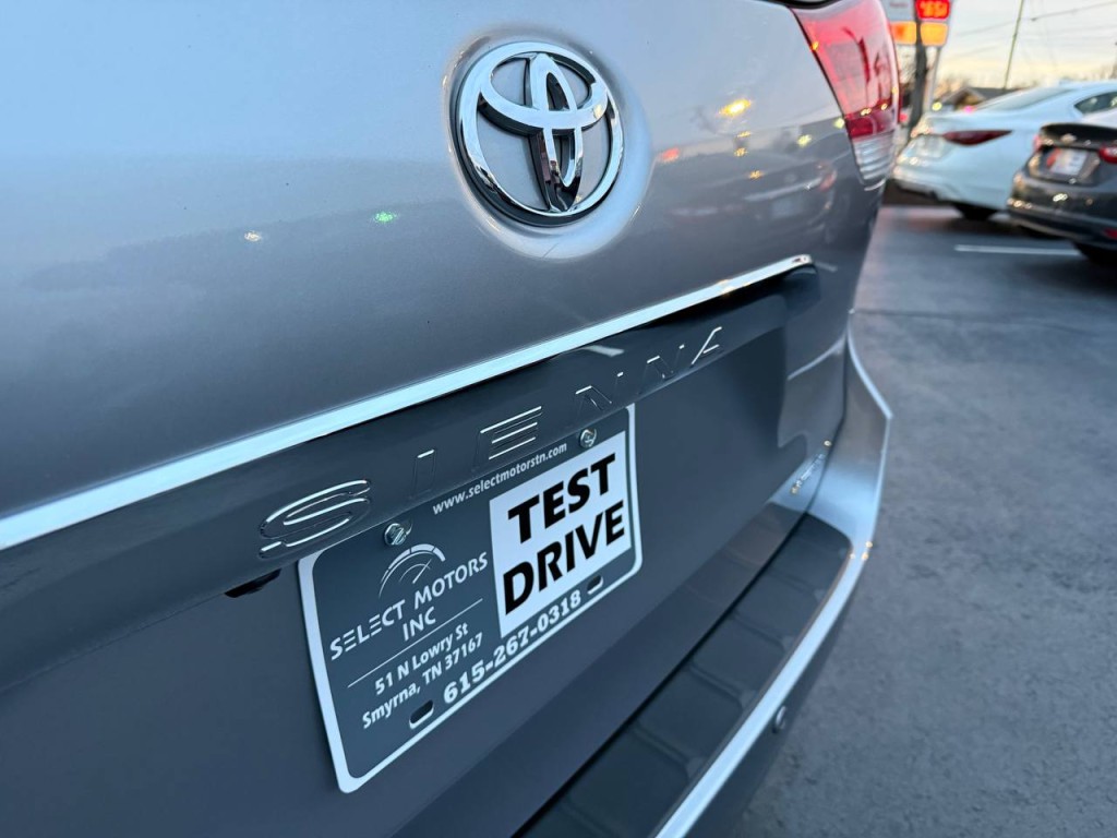 2011 Toyota Sienna Image 9