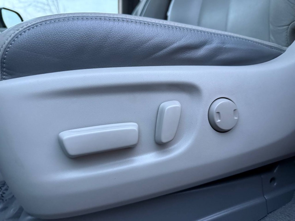 2011 Toyota Sienna Image 17