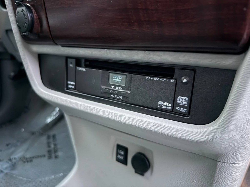 2011 Toyota Sienna Image 33