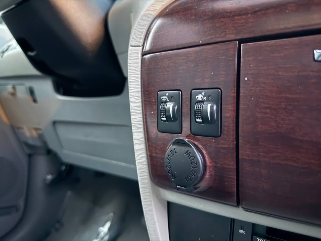 2011 Toyota Sienna Image 34