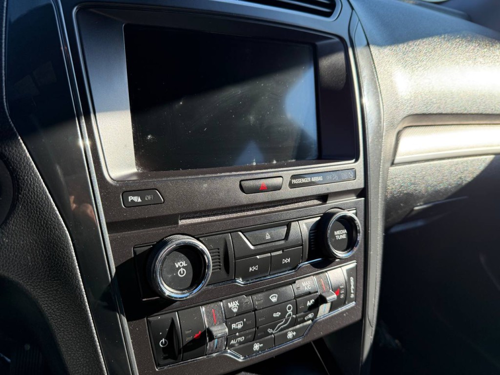 2018 Ford Explorer Image 36