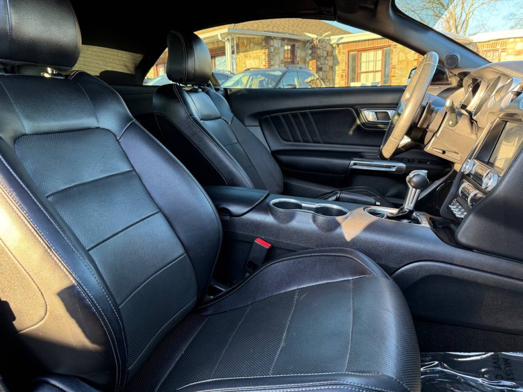 2019 Ford Mustang Image 24