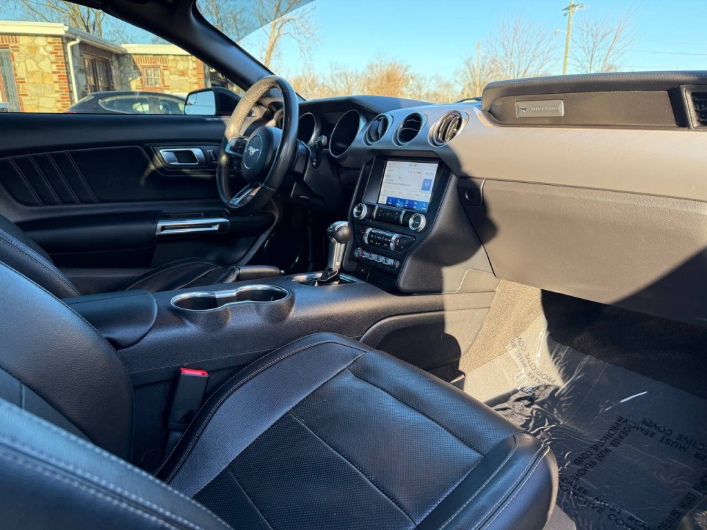 2019 Ford Mustang Image 25