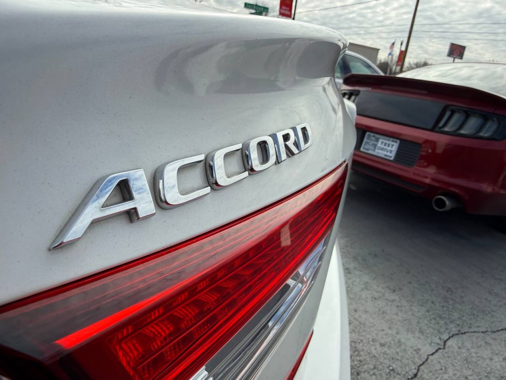 2018 Honda Accord Image 9