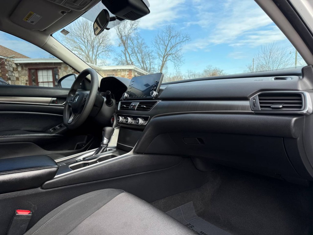 2018 Honda Accord Image 25