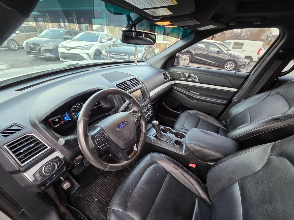 2016 Ford Explorer Image 12