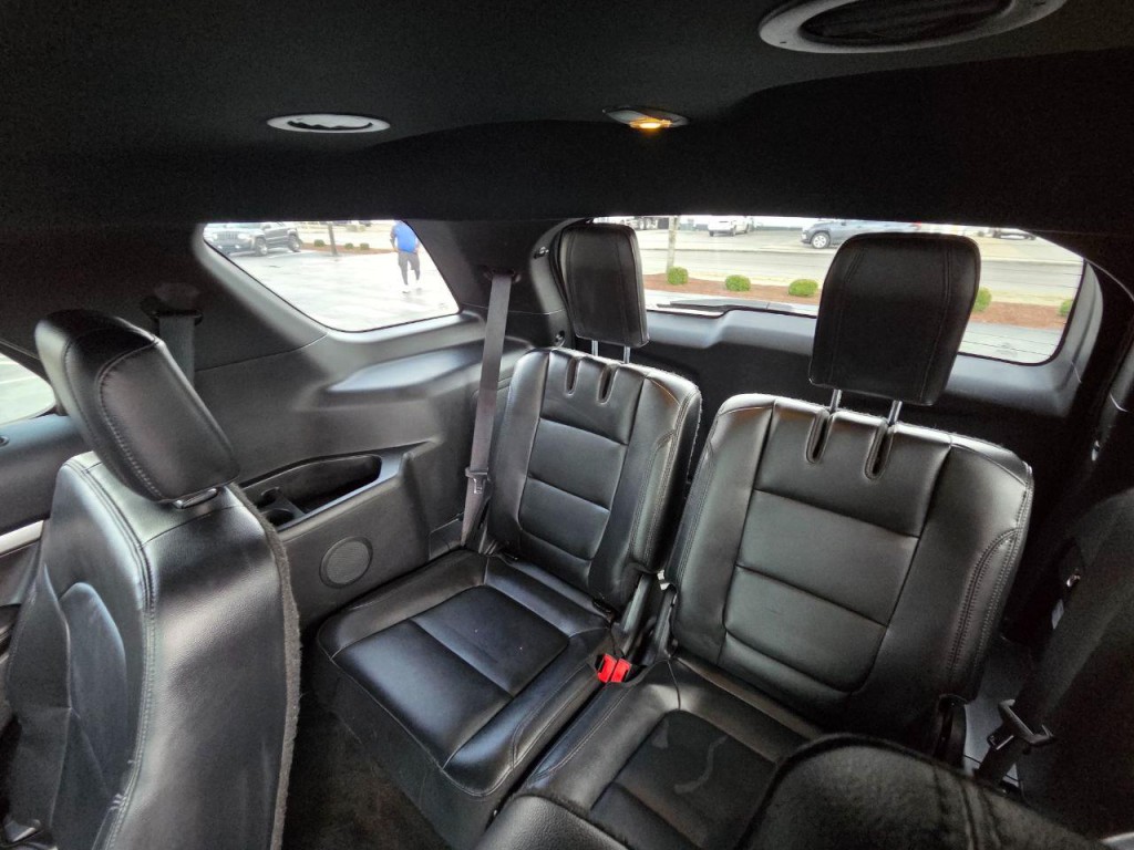 2016 Ford Explorer Image 16