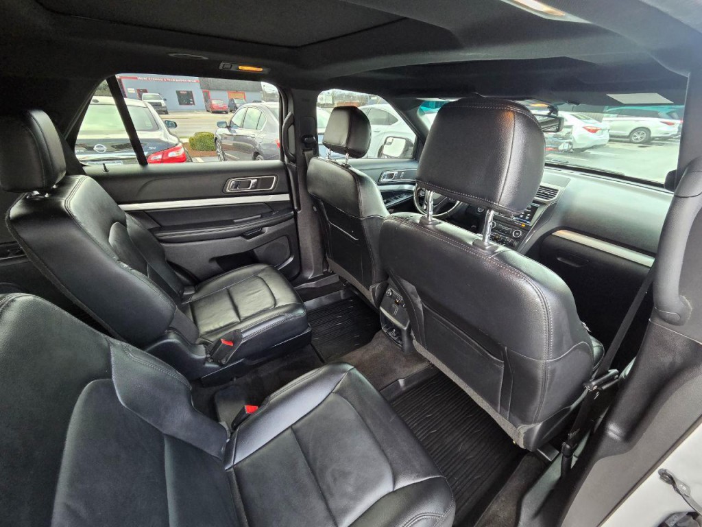 2016 Ford Explorer Image 17